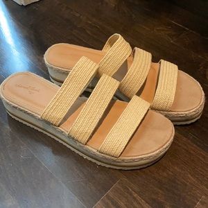 Universal Thread Sandals